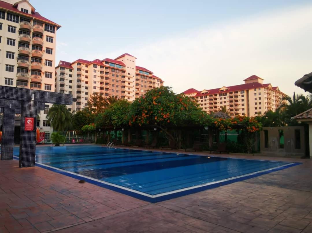 Cuti-Cuti Port Dickson Water Chalet Hotel Exterior photo