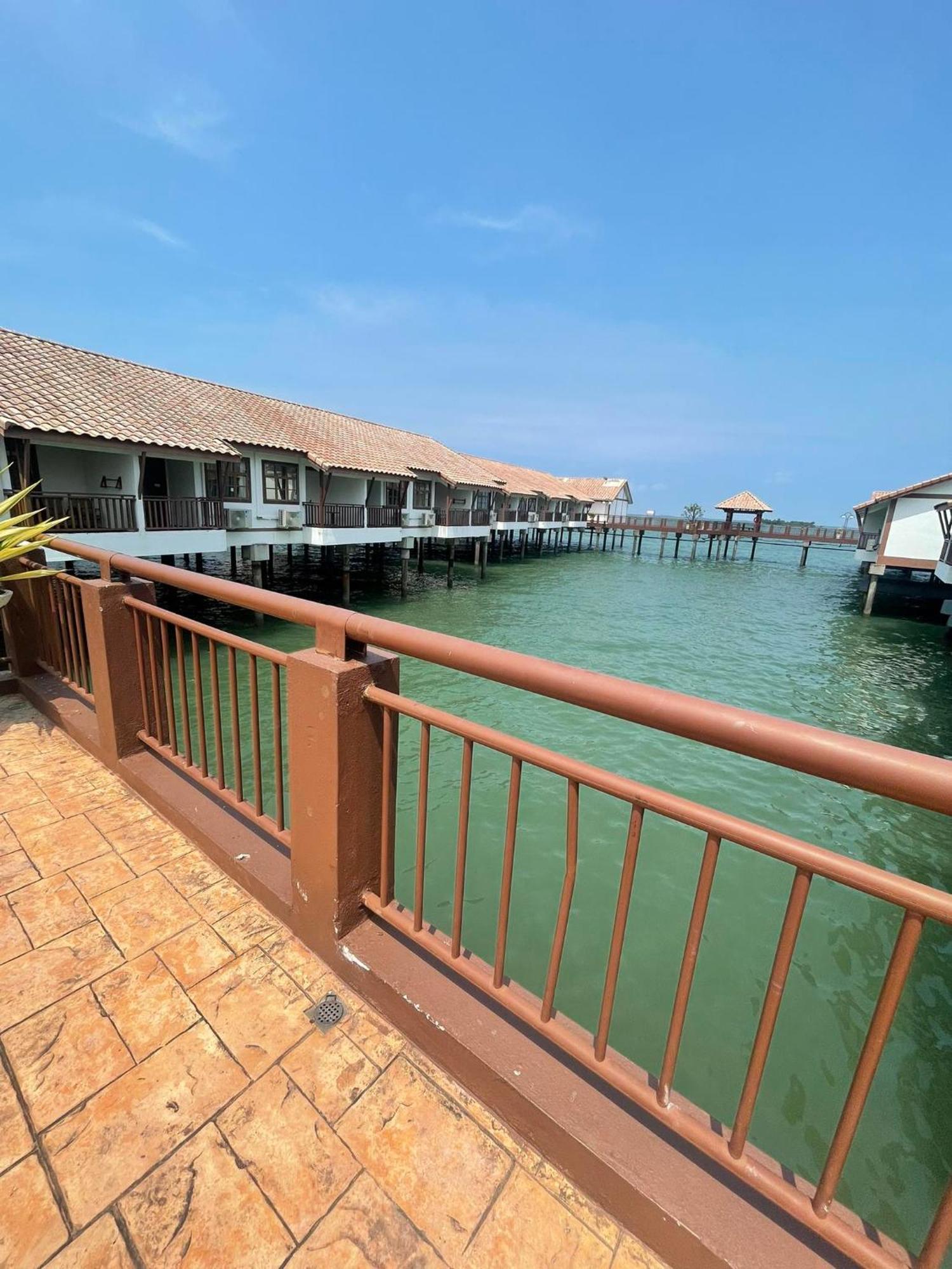 Cuti-Cuti Port Dickson Water Chalet Hotel Exterior photo