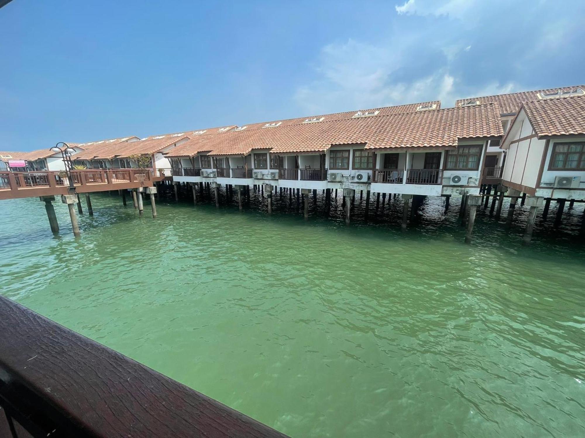 Cuti-Cuti Port Dickson Water Chalet Hotel Exterior photo